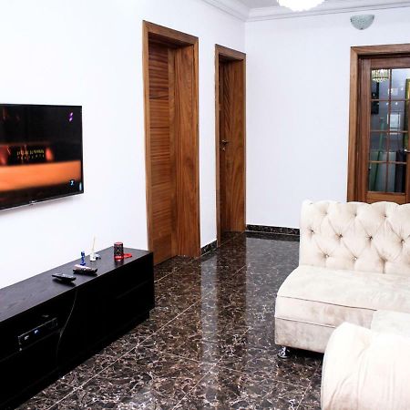 24/7 Luxury Apartment Лагос Екстериор снимка