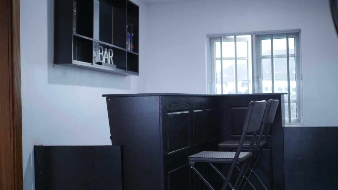 24/7 Luxury Apartment Лагос Екстериор снимка
