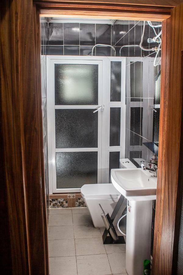 24/7 Luxury Apartment Лагос Екстериор снимка